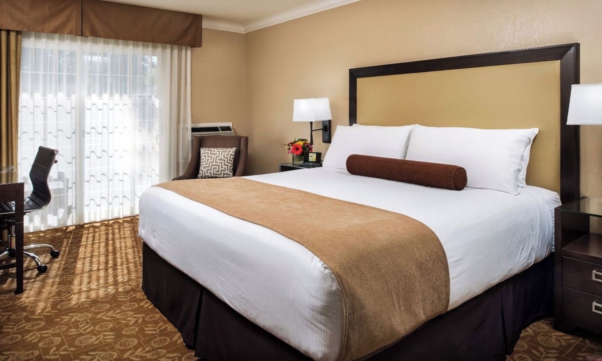 Barron Park Hotel | Relaxing Unit Near Stanford with Outdoor Heated Pool & Free Parking