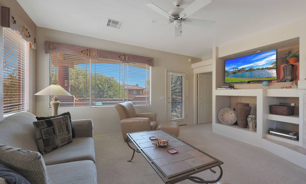 Central Scottsdale Condo | Resort-like amenities and perfectly located Scottsdale condo