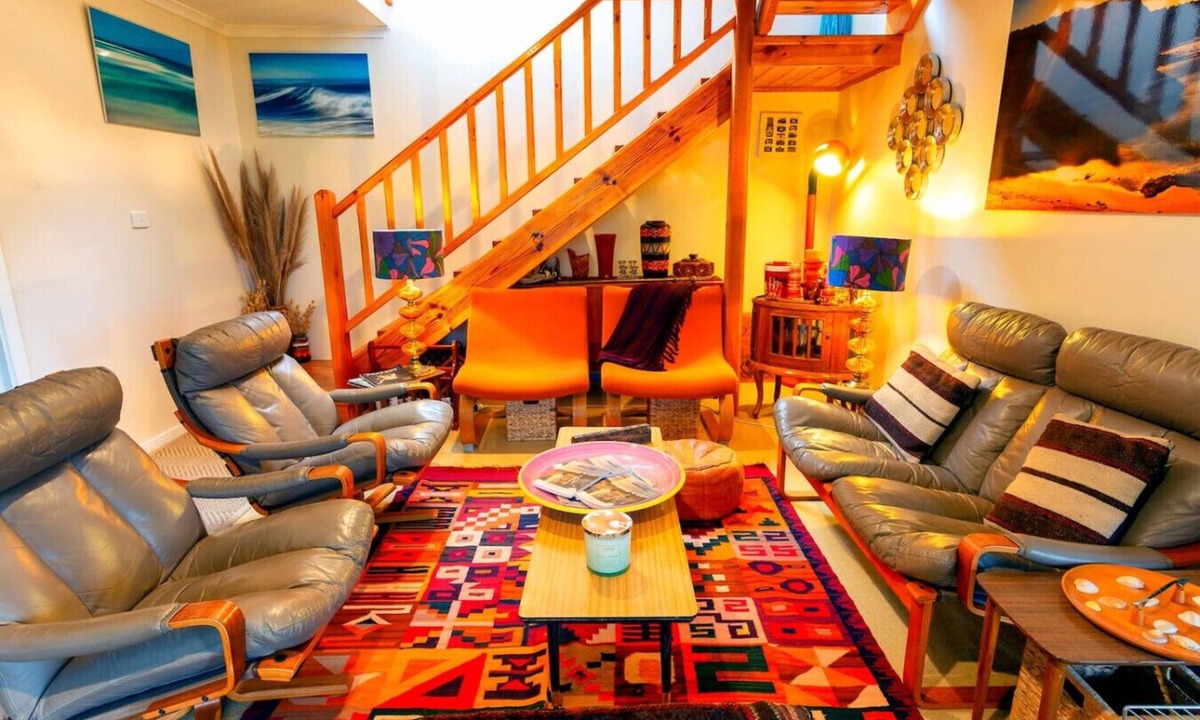 Venus Bay House | Retro Dunes - Wi-Fi. Linens. Fireplace. Pets OK