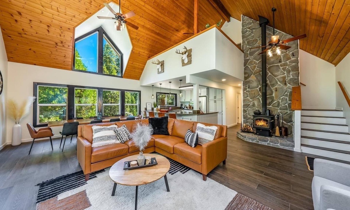 Shaver Lake Cabin | Ridge House. Modern cabin w/all the amenities!