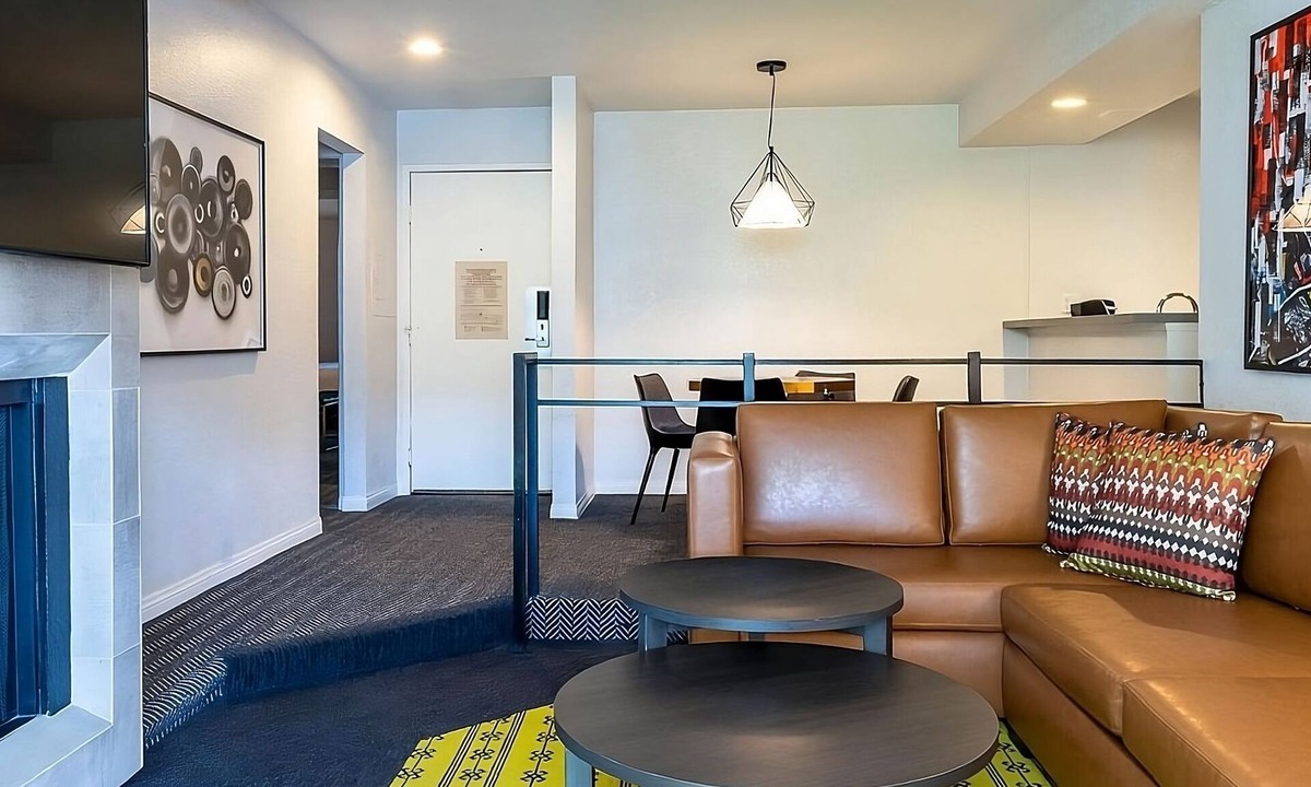 Norma Triangle Hotel | Rooftop Lounge Access, Pool, Pet-Friendly Stay Near Dining & Hotspots