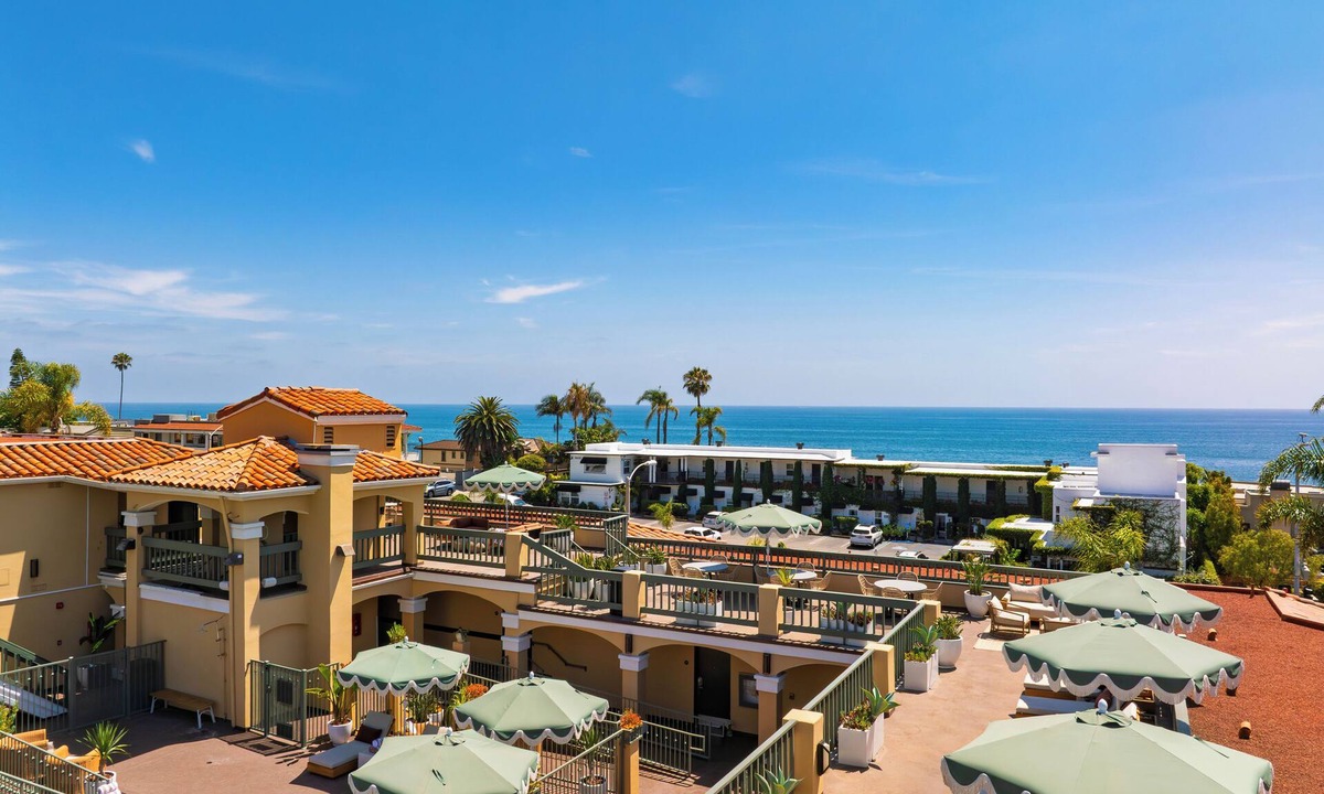 Diamond Crestview Hotel | Rooftop Ocean Views + Pool + Hot Tub | Walk to Beach, Galleries + Restaurants