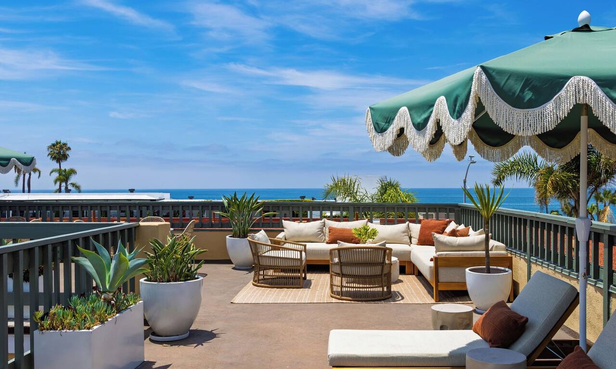 Diamond Crestview Hotel | Rooftop Ocean Views + Pool + Hot Tub | Walk to Beach + Galleries | The Mara