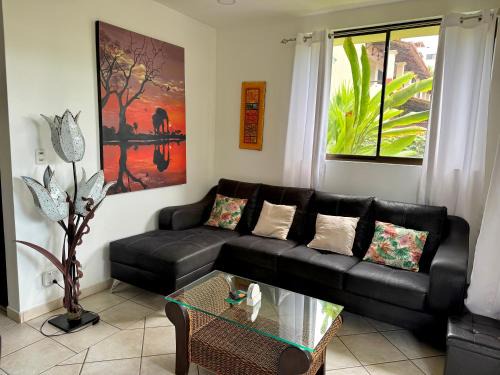 Coco Sunset Hills House | Rooftop Sunset Cove