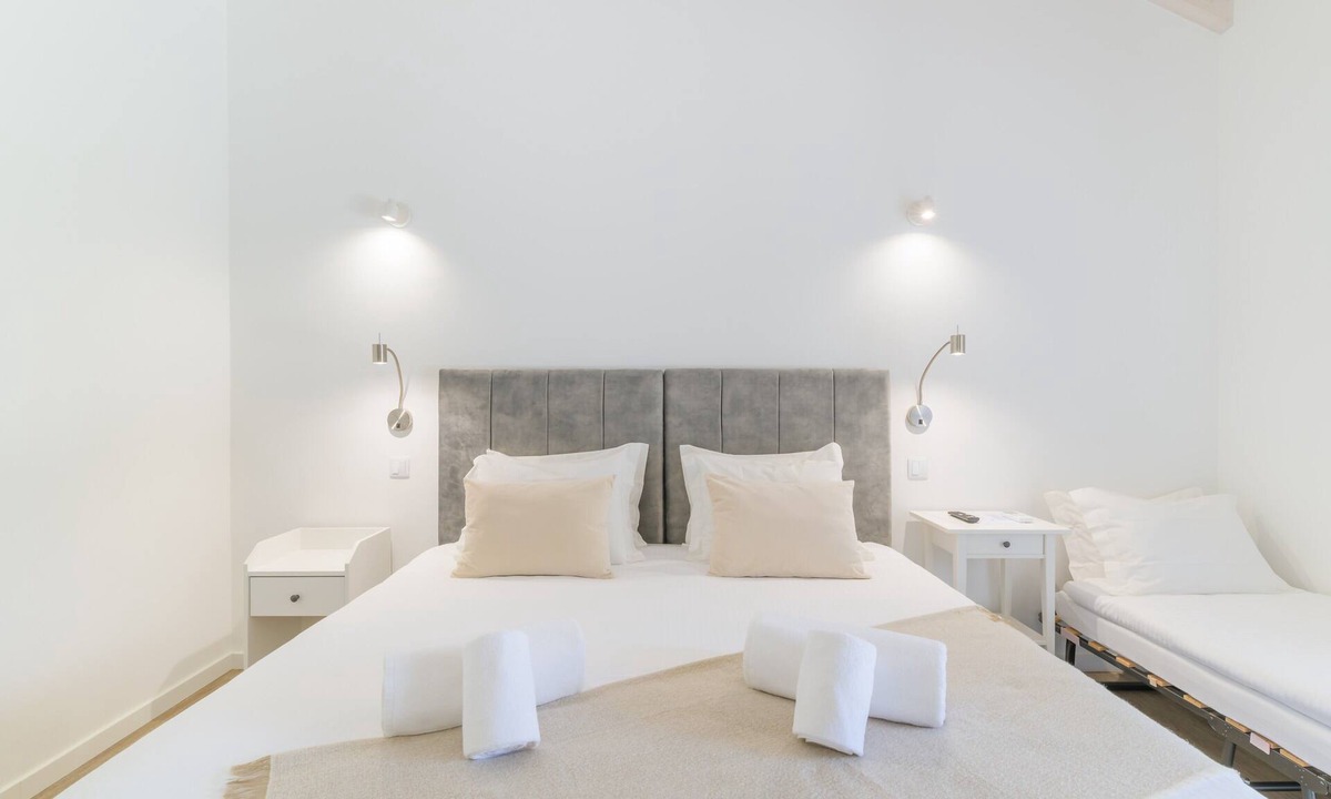 Sao Luis Apartment | Room 'Monte Do Sol 2' with Mountain View, Wi-Fi and Air Conditioning