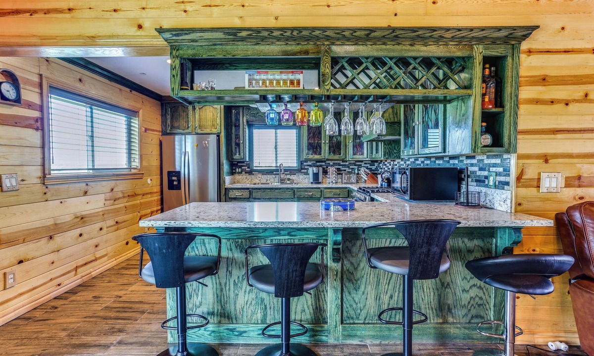 Tulare Cottage | Rustic California Vacation Rental w/Rooftop Patio