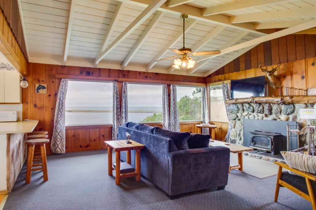 Smith River House | Rustic Coastal Smith River Cottage w/Ocean Views!