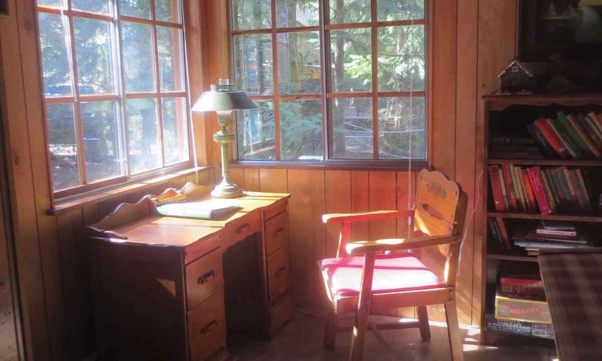Zigzag Cabin | Rustic Riverfront Cabin in Mt. Hood- Hiking, Skiing, and Outdoor Adventures