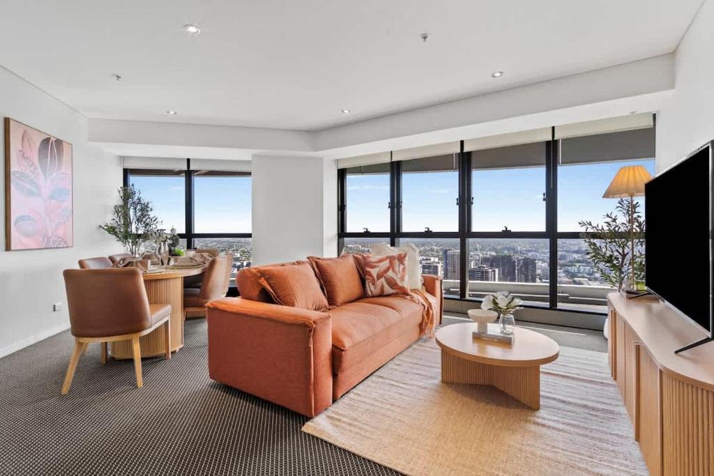 Brisbane Central Business District Apartment | Ryeva Stays with free Parking, Pool, Sauna, Gym & River Views