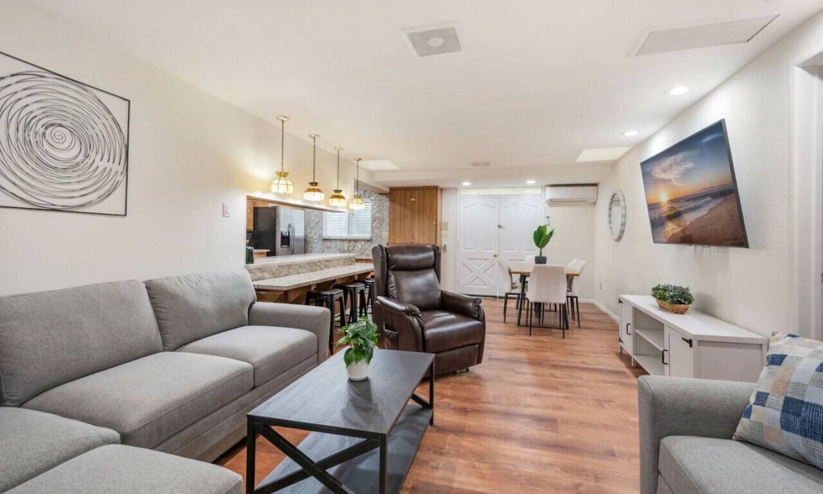 San Bernardino House | San Bernardino Home - Spacious, Close 2 Hospital
