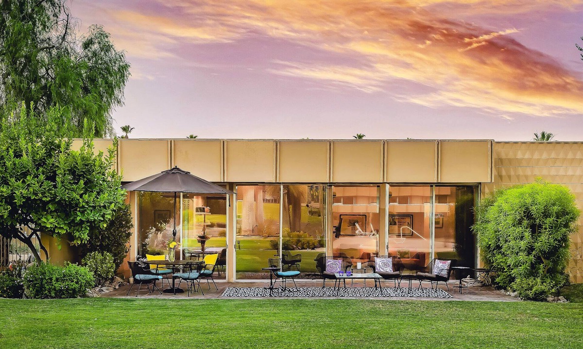 Palm Desert House | Sandpiper Palm Desert Historic Mid Century FEB weekly availability