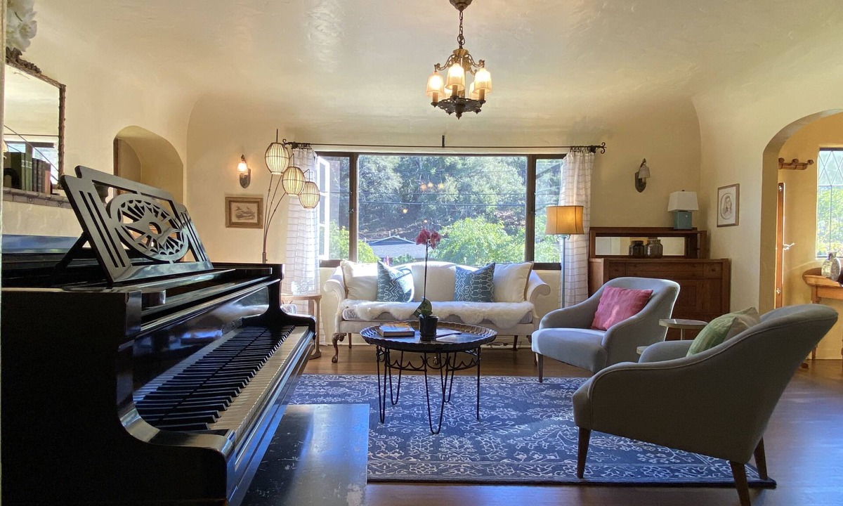 Westside House | Santa Barbara Classic Home Updated Gorgeous Near everything Family Friendly