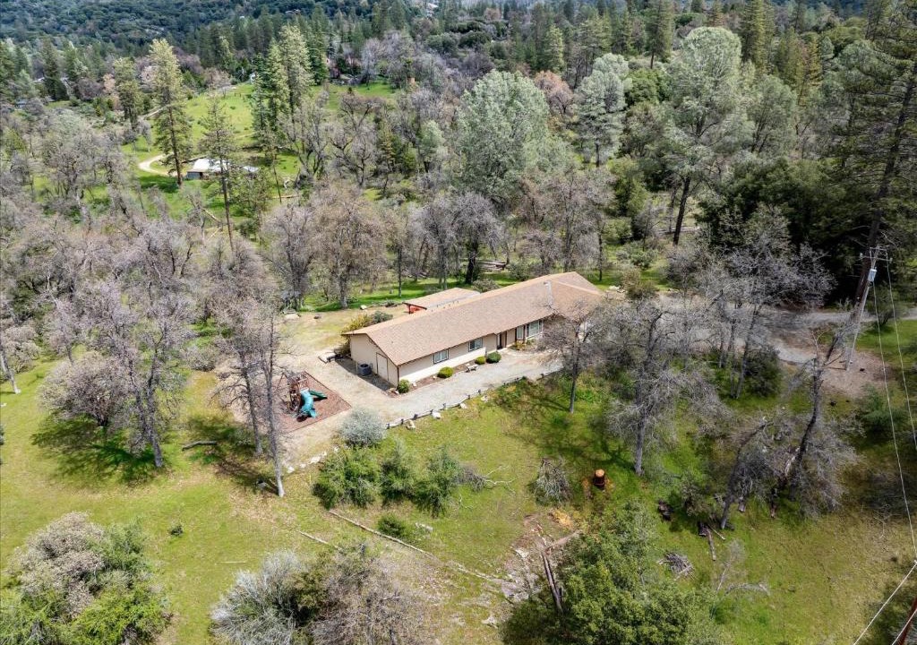 Yosemite Forks House | Scenic Serenity 50 acres/hot tub/game room