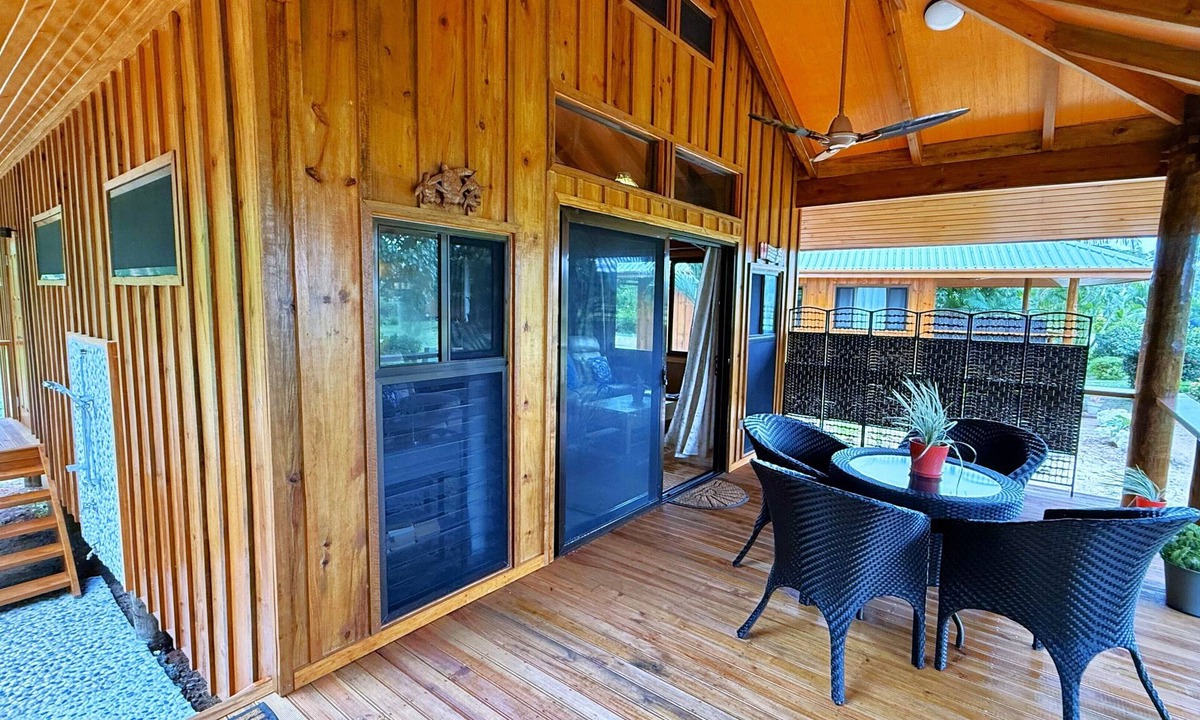 Savusavu Apartment | Seashell-Charming beachfront bungalow with AC and WiFi in lovely Savusavu
