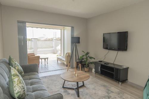 Pollok Beach Apartment | Seaside Serenade