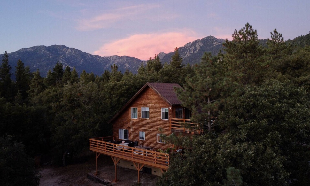 Idyllwild House | Secluded 1 acre Mountain Home - Hot Tub, 3 Decks & Direct National Forest Access