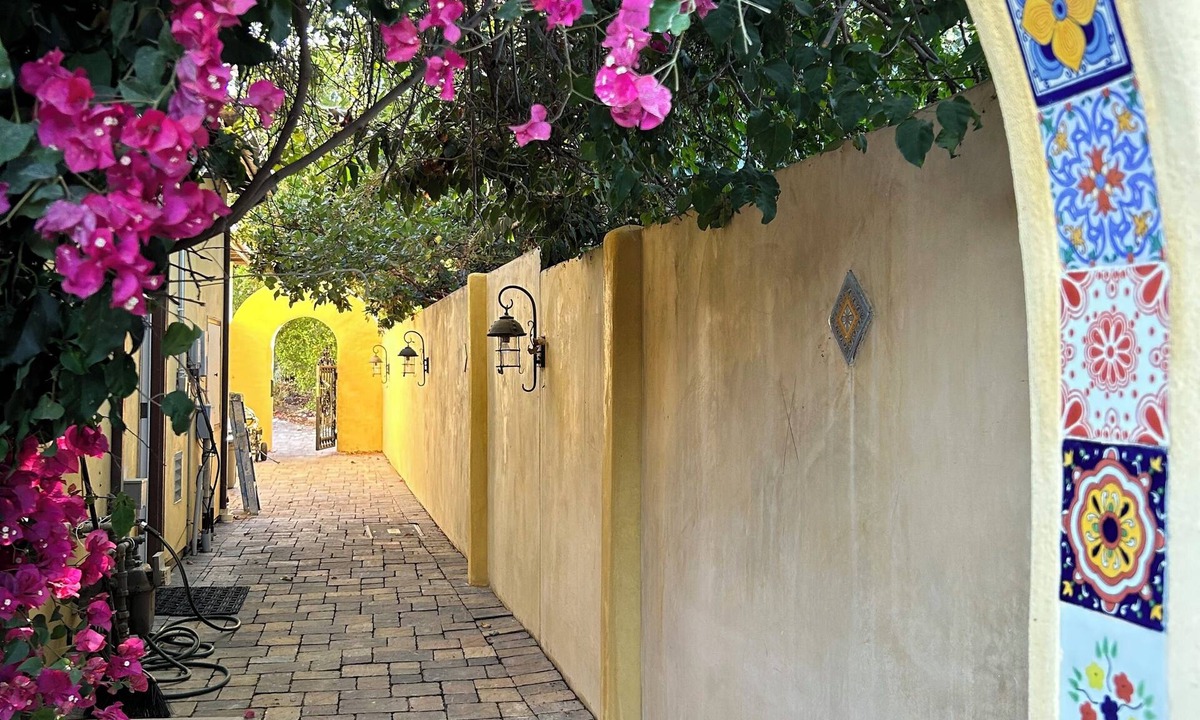 Emerald Hills Cottage | Secluded freestanding house in the delightful grape garden, private spa and pool
