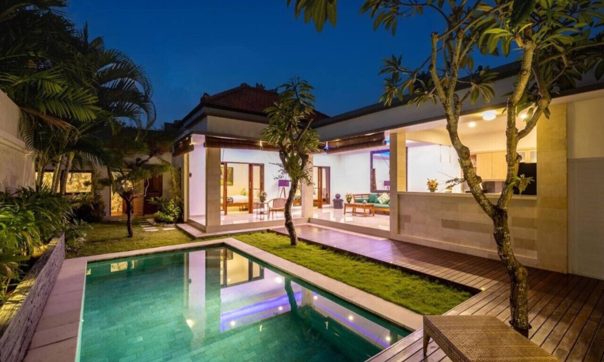 Seminyak Villa | Seminyak lush tropical paradise close to Eatstreet