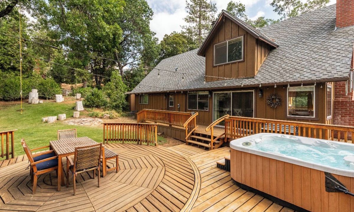 Springville Cabin | Sequoia Retreat: Spacious Cabin/Hot Tub/Sun Deck