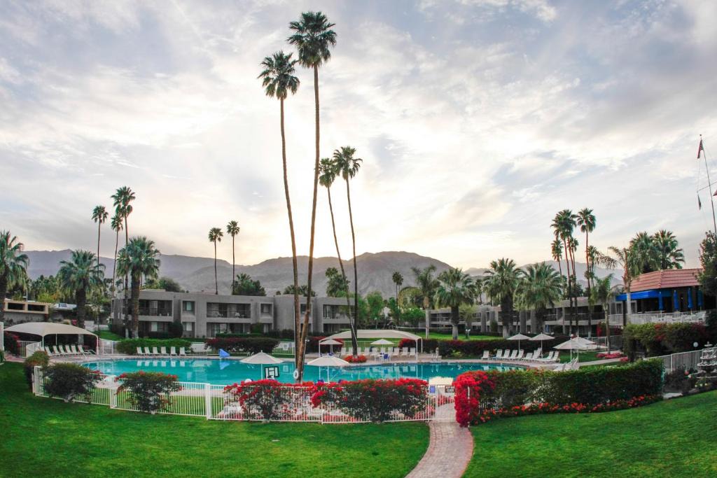Palm Desert Resort | Shadow Mountain Resort