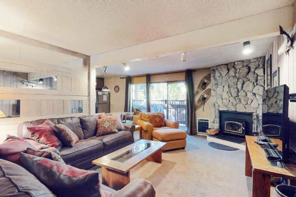 Mammoth Lakes Apartment | Sherwin Villas 12 B