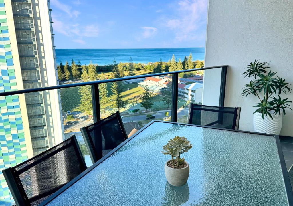 Broadbeach Apartment | Sierra Grand 15th floor Ocean Views parking