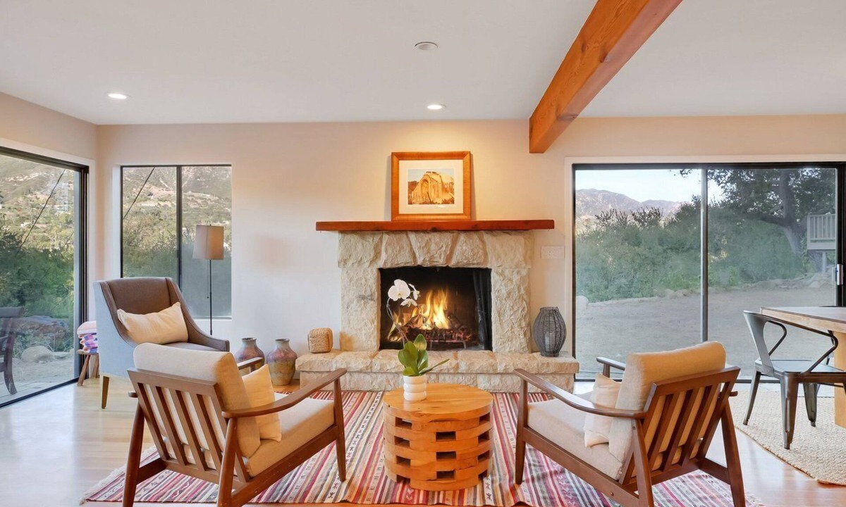 Montecito House | Sierra Vistas ! - 4BR Montecito Retreat w/Hot Tub+ Views +Close to Beach+ Town