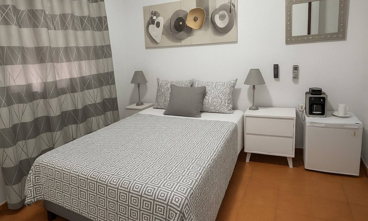 Elvas Cabin | Single Room