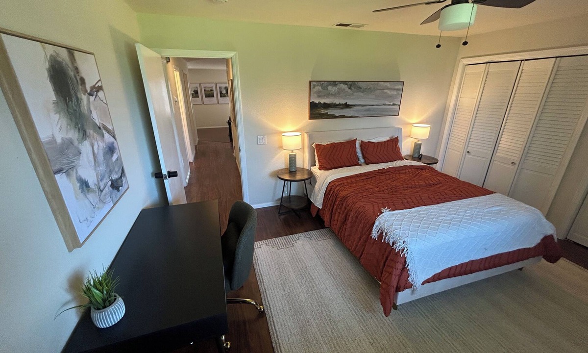 Raisin House | Sleek and Quiet 2-bedroom Suite by Olive Grove