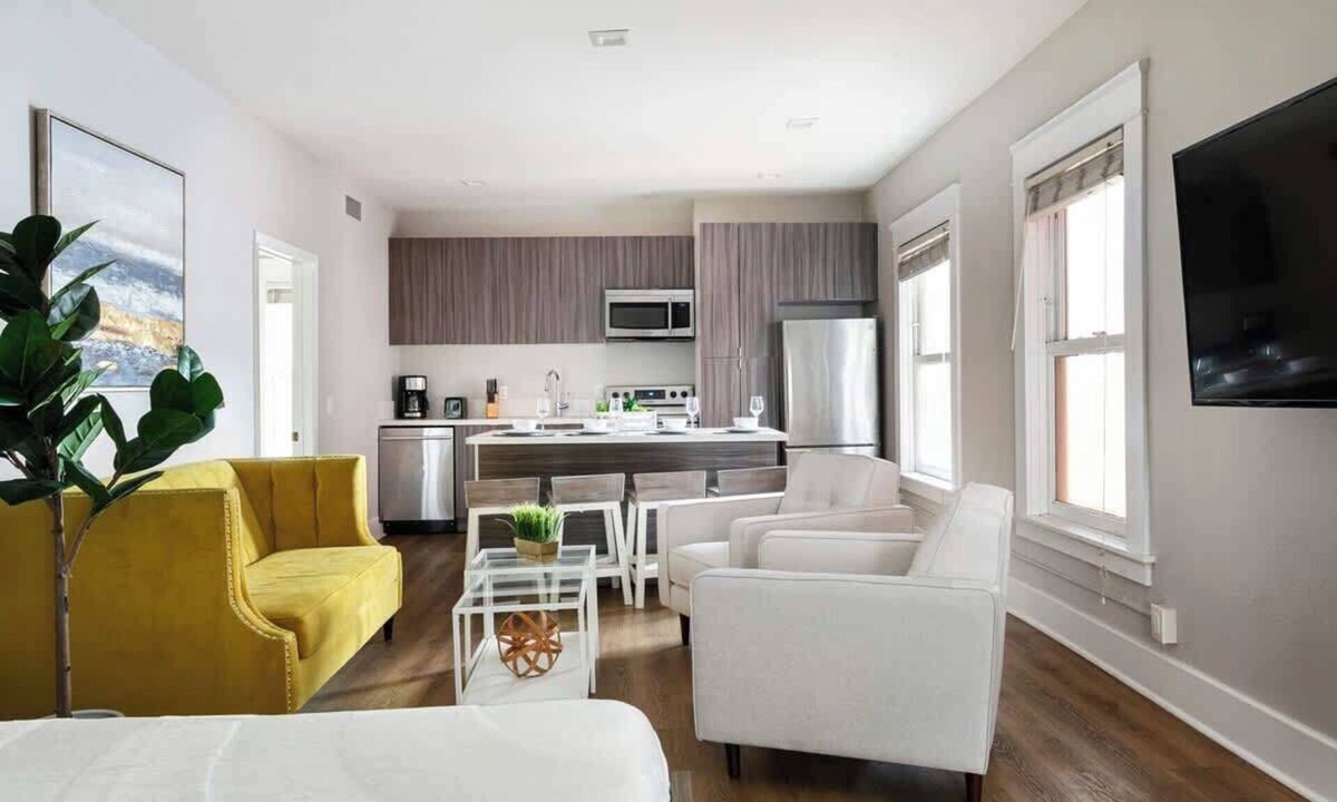 Gaslamp Quarter Hotel | Sleek Gaslamp 2BR Hotel Suite | Walk to Petco Park