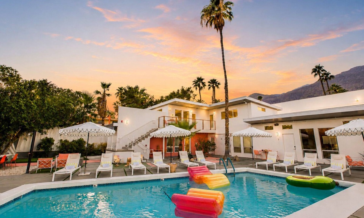 Tahquitz River Estates Hotel | Sleeps 30 | 10-Room Boutique Hotel | The Wesley