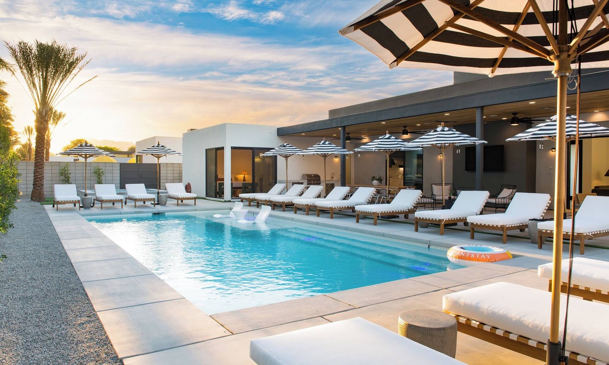 La Quinta House | Sleeps 32 | 2 Villas, Pool, Putting Green+Bocce | Polo Villas Amara by AvantStay