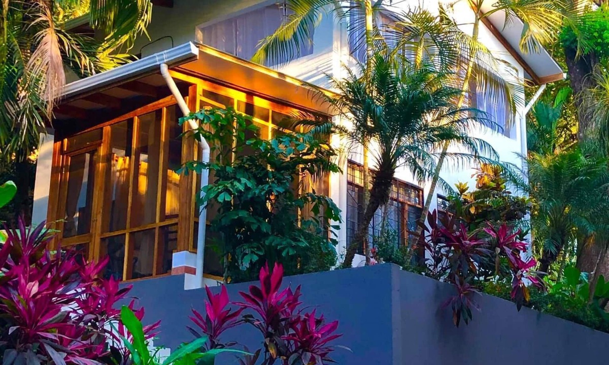 Nosara House | Smell the ocean. 5-minute walk to the pristine beaches of Playa Pelada, Nosara.