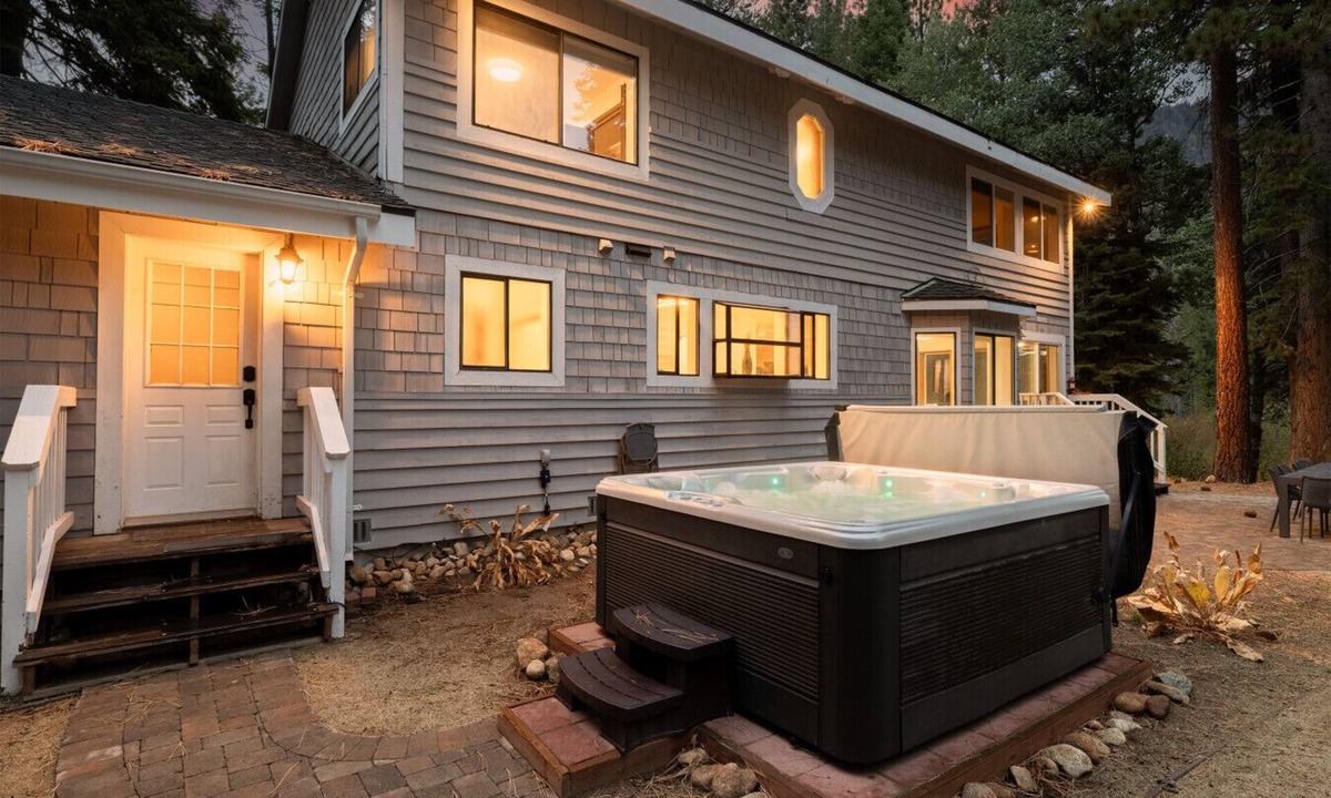 Christmas Valley House | Sno Place Like Home - Hot Tub+Fire Pit+Playground