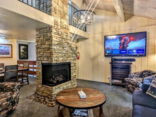 Big Bear Lake House | Snow Summit Townhouse with Spa Unit 41