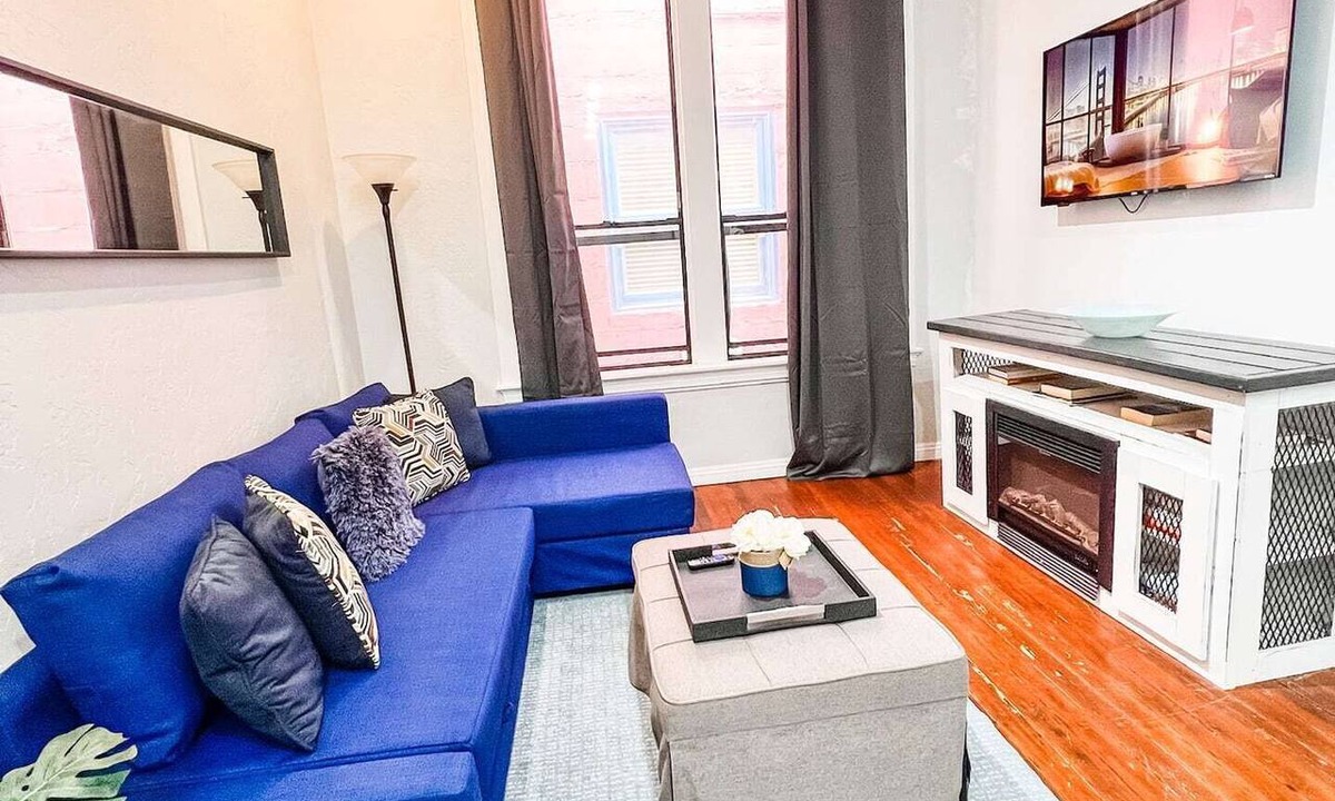 Gaslamp Quarter Hotel | Spacious 2BR 700 sq ft suite with free parking, steps to the Convention Center and Gaslamp dining. Ideal for business or group travel.