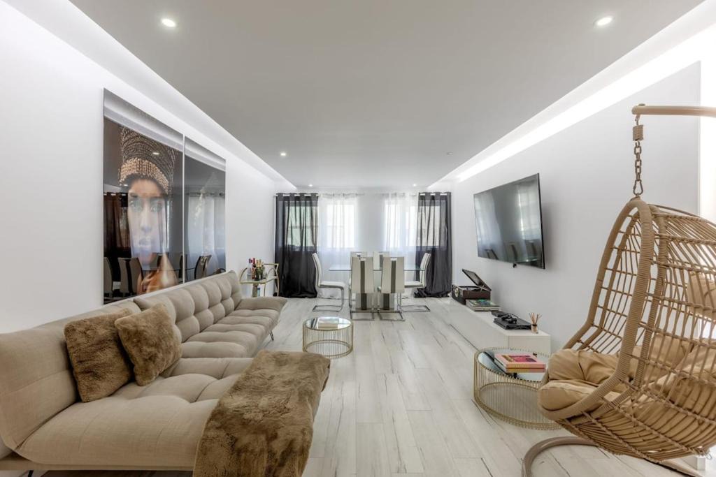 Santa Clara Apartment | Spacious 3-bedroom condo near Lisbon Airport