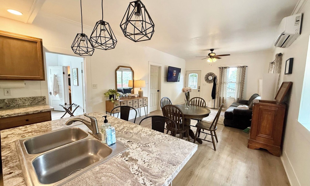 Thermalito House | Spacious 3 Bedroom Home with yard, pet friendly & sleeps 6!