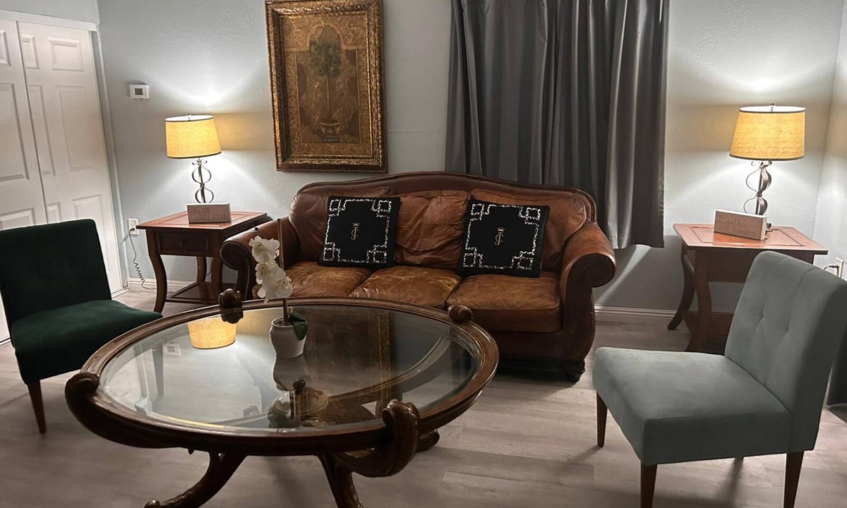 Sunrise Manor House | Spacious 4-bedroom house family friendly mountain view Las Vegas with AC