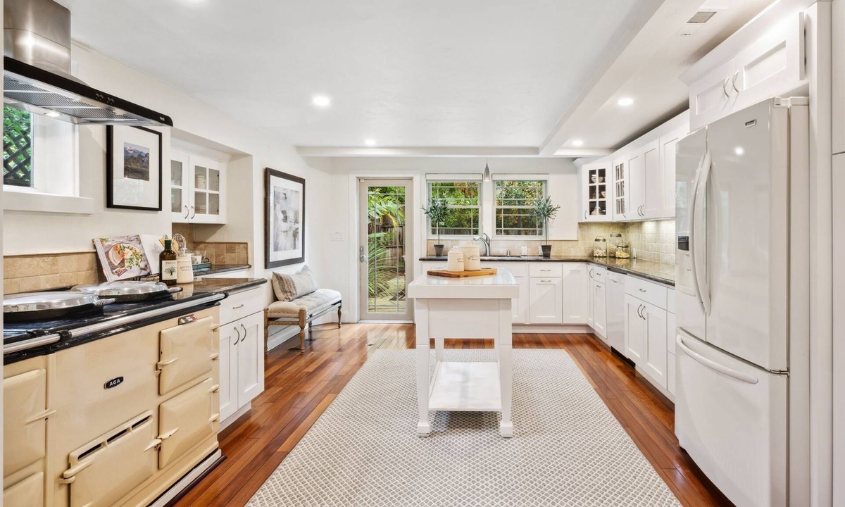 University South House | Spacious 4-bedroom in lovely Palo Alto Downtown near Stanford
