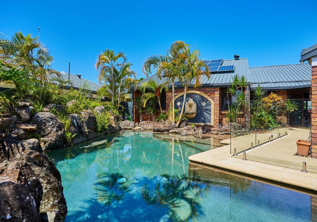 Benowa House | Spacious 4-Bedroom Waterfront Home With A Pool