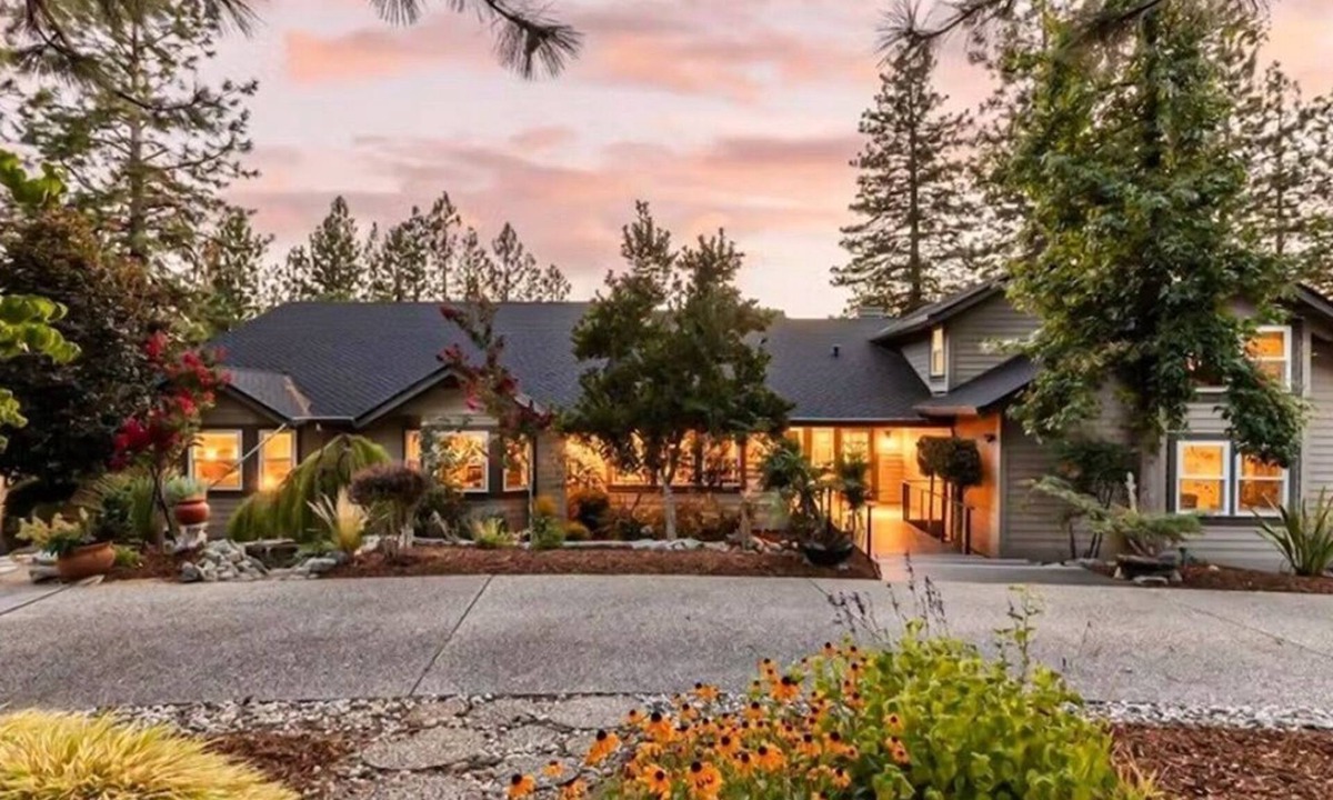 Grass Valley House | Spacious 6-bedroom house in Grass Valley, great for multi-family gathering
