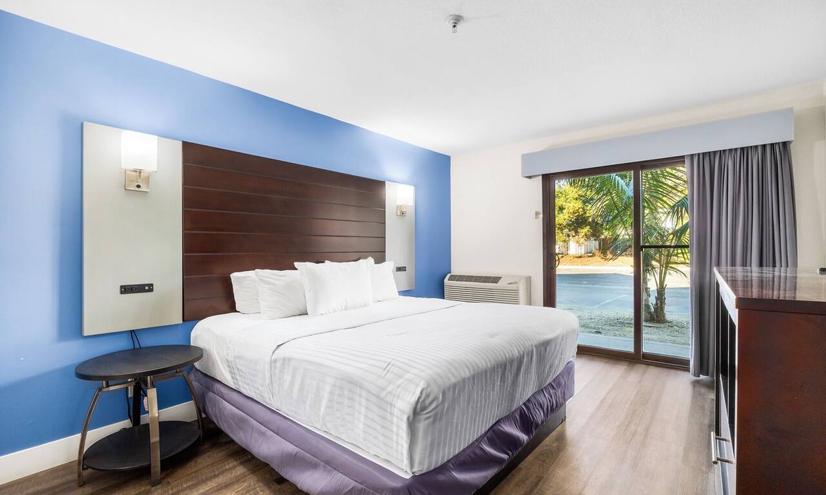 Westside Santa Cruz Hotel | Spacious Accessible 2BR Suite | King + 2 Queens | Santa Cruz