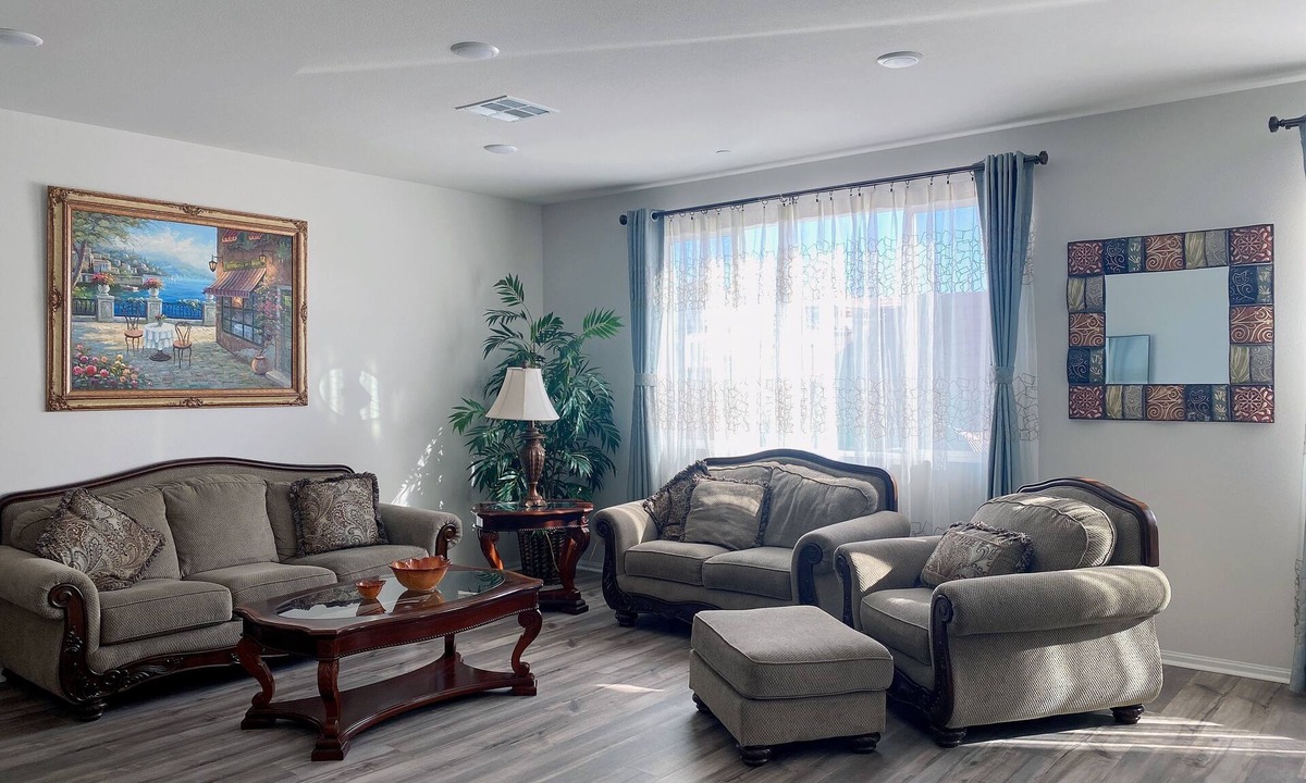 Riverside House | Spacious And Comfortable #102 Room On The First Floor