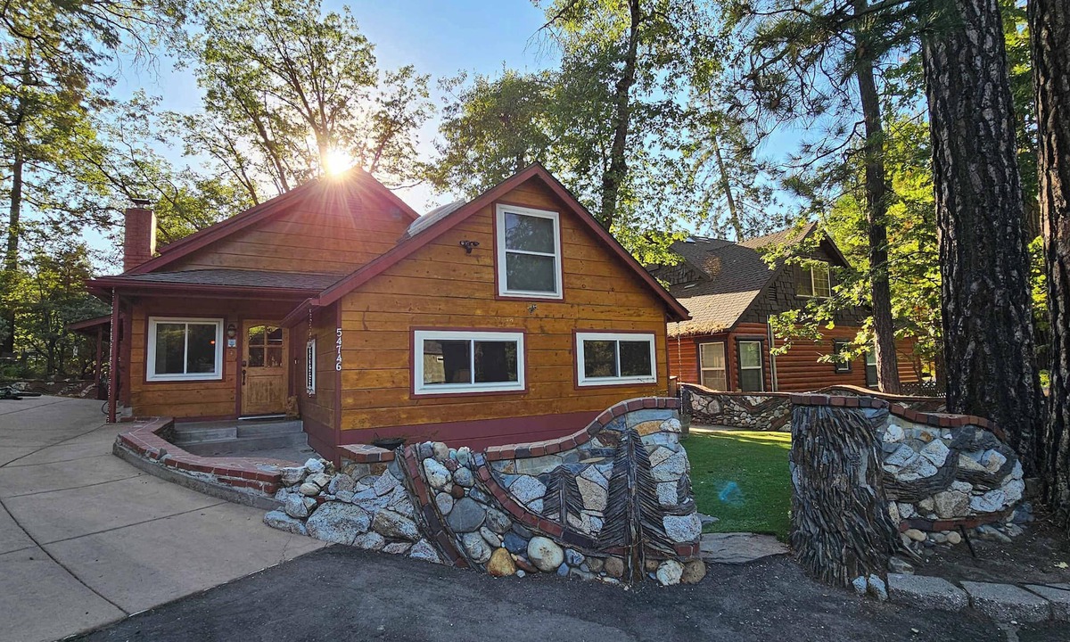 Bass Lake Cabin | Spacious Bass Lake Cabin: Walk to Water & Pines Resort - Famous Stonework Patio