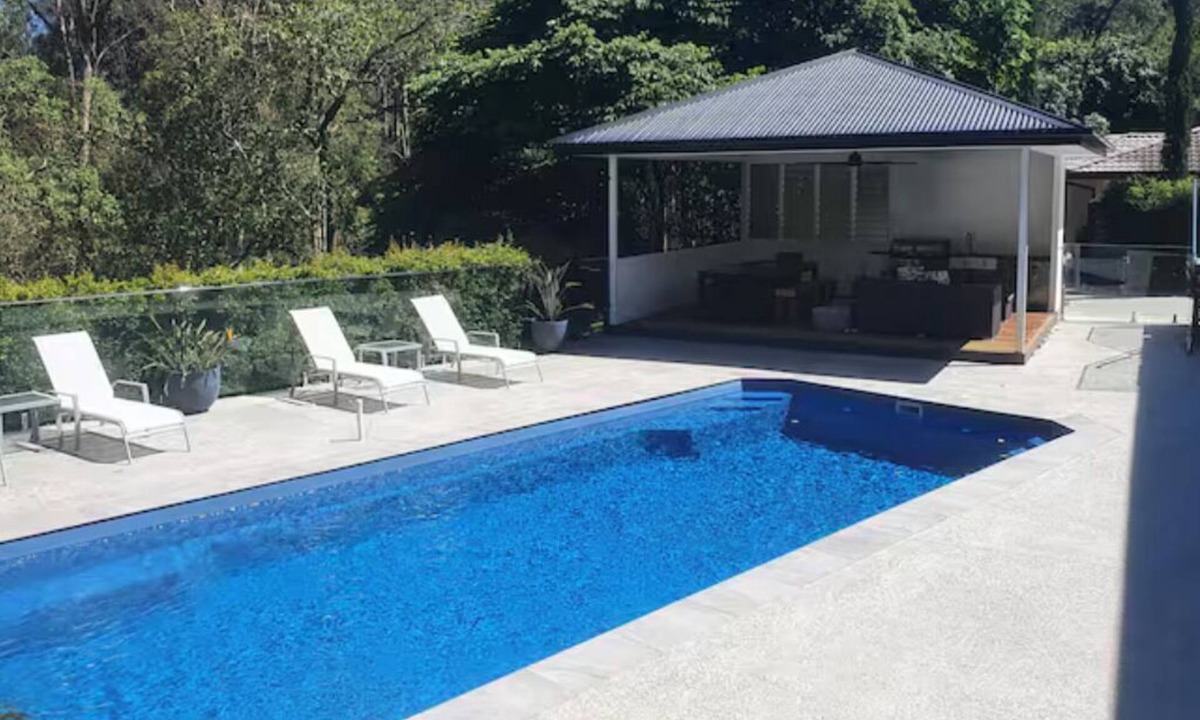 Worongary House | Spacious Gold Coast Retreat | Sleeps 12 | Nature & Close to Attractions