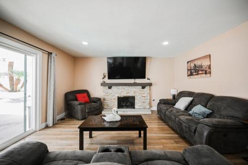Green Valley North Apartment | Spacious Henderson Hidden Gem!