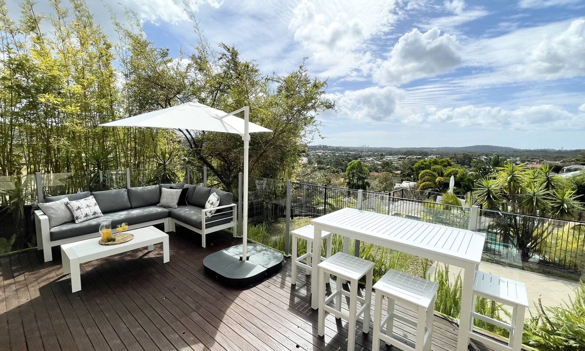 Pacific Pines House | Spacious home, big pool, great view near theme park