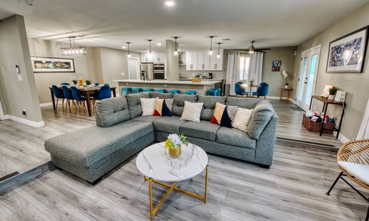 Paradise House | Spacious Modern Oasis 5 Mins to Strip w/Pool/2 Mstr/Chef’s Kitchen