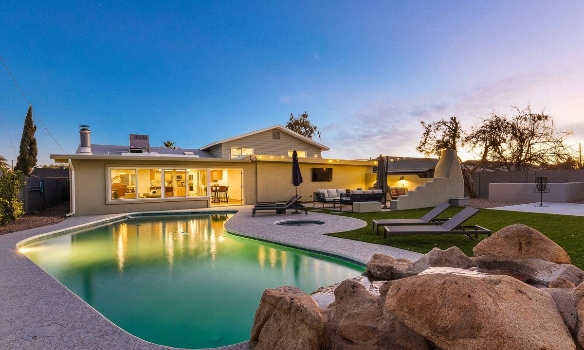 Village Grove House | Spacious Modern Southwest Home 3,700 SF, Near Old Town w/Heated Pool & Hot Tub